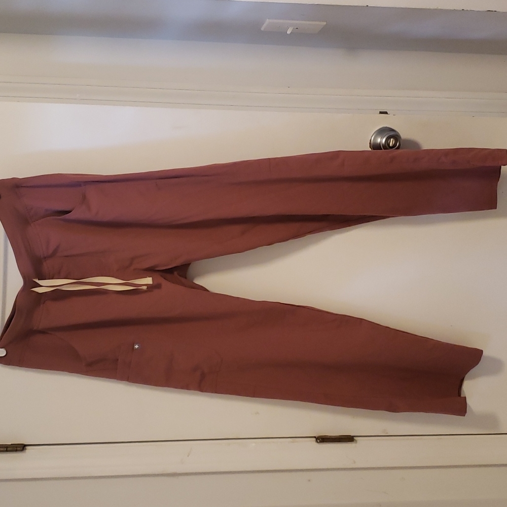FIGS Kade Cargo Scrub Pants Mauve